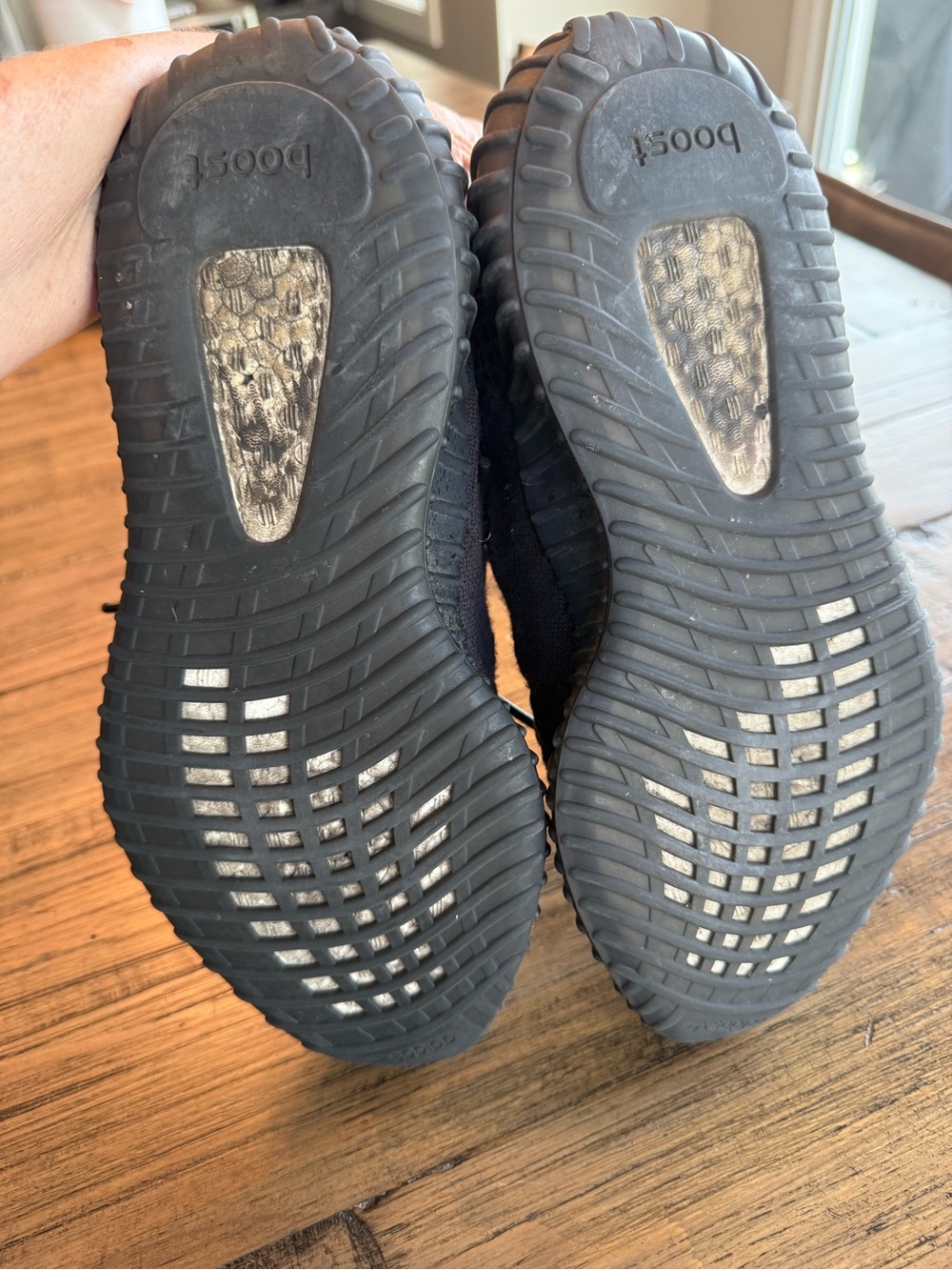 Yeezy 350V2 Onyx - men’s size 7 - Picture 5 of 12